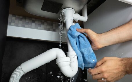 regulations govern emergency plumbing services Sydney?